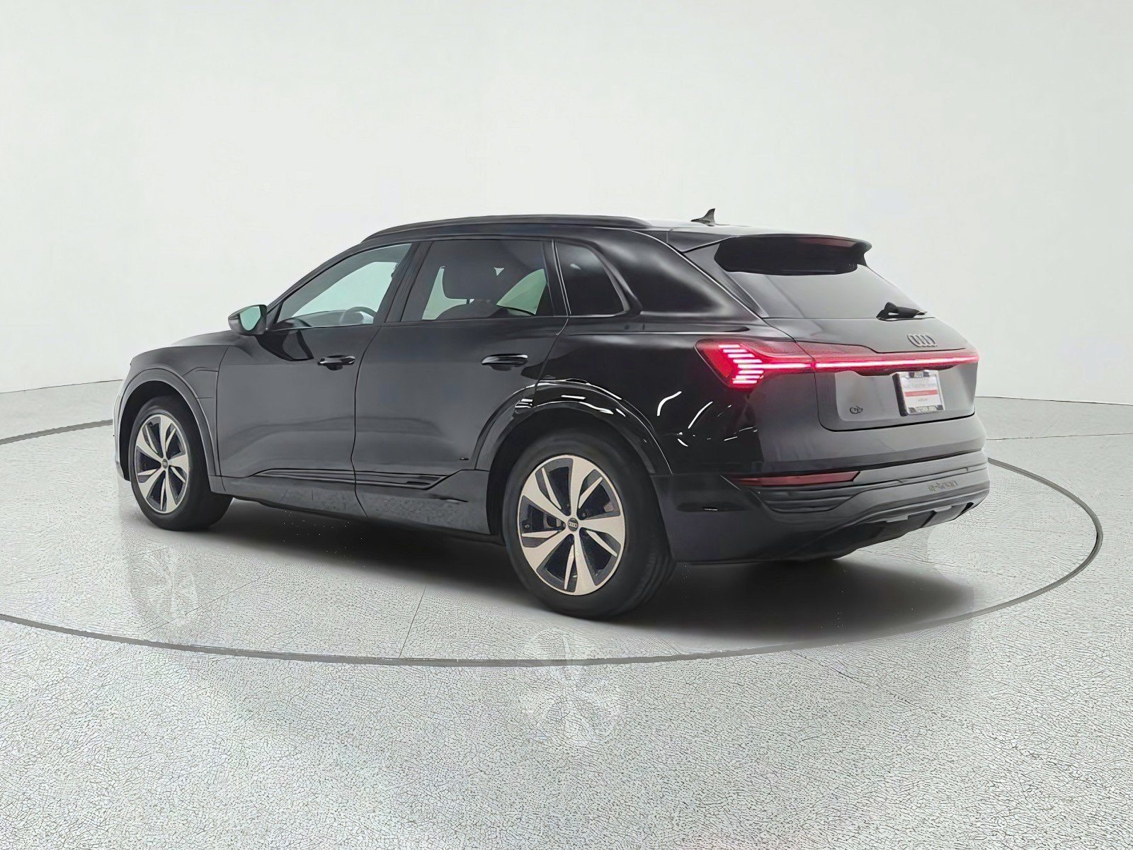 Used 2024 Audi Q8 e-tron Premium AWD/4WD image 7