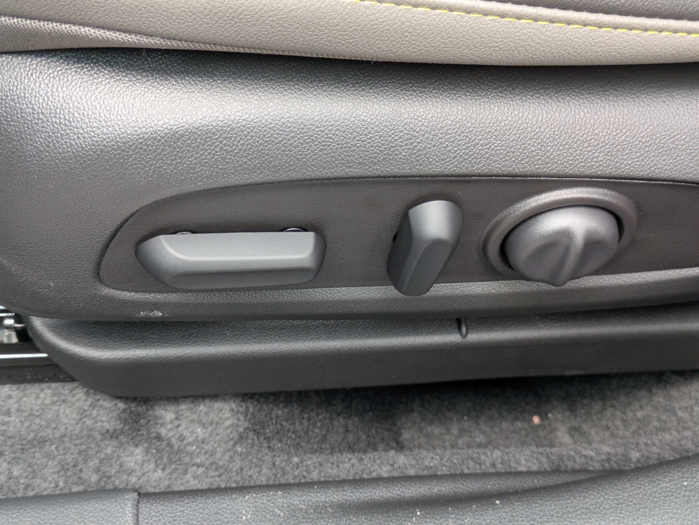 New 2026 Chevrolet Trax ACTIV w/ Sunroof Package FWD image 11
