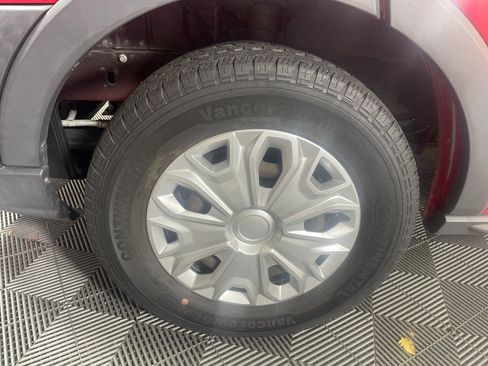 Used 2015 Ford Transit 150 XLT image 13