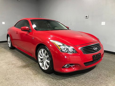 Used 2013 INFINITI G37 2d Convertible w/ Premium Pkg image 2