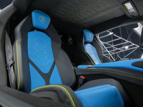 Used 2025 Lamborghini Revuelto AWD/4WD image 25