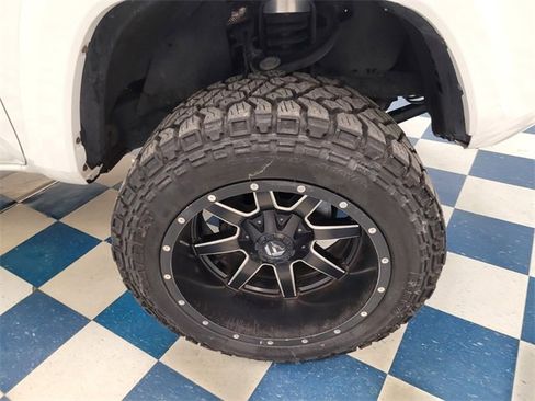 Used 2018 Toyota Tacoma SR5 image 9