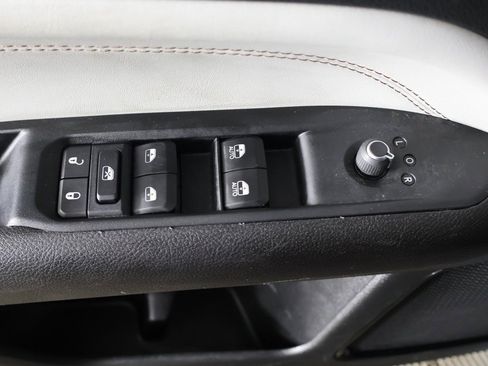 Used 2022 Jeep Compass Limited image 36