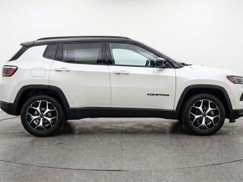 Used 2025 Jeep Compass Limited AWD/4WD image 4