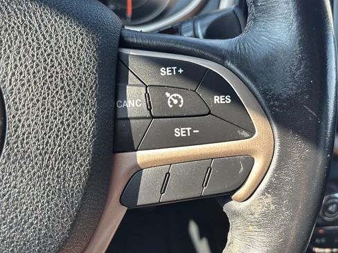 Used 2016 Jeep Cherokee 75th Anniversary FWD image 21