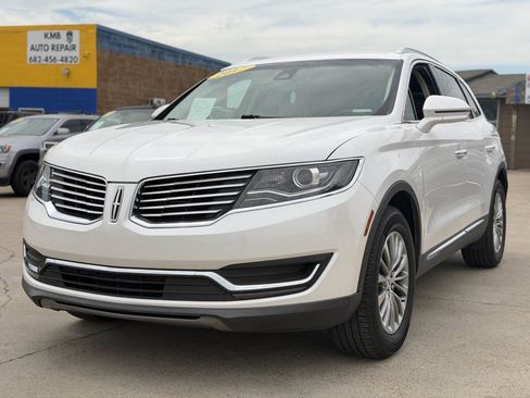 Used 2017 Lincoln MKX Select w/ Select Plus Package FWD image 4