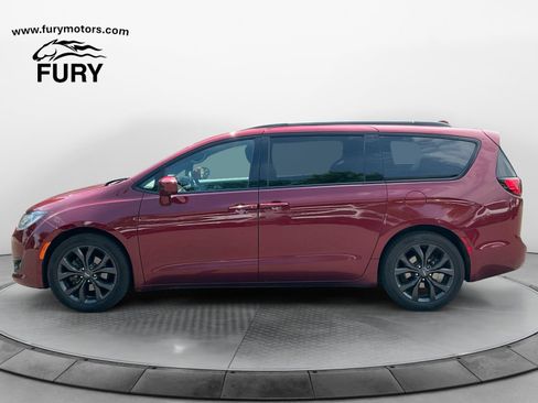 Used 2019 Chrysler Pacifica Touring Plus FWD image 6
