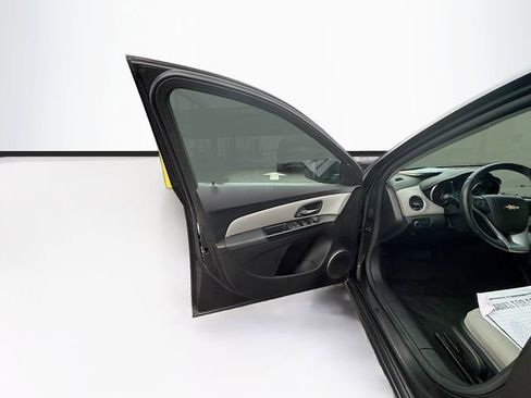 Used 2011 Chevrolet Cruze LT image 17