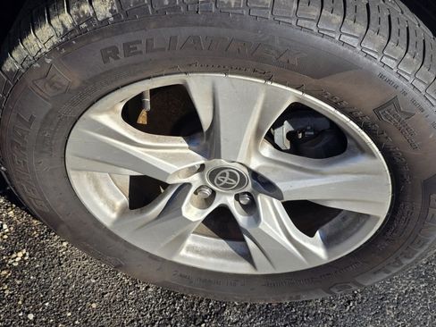 Certified 2021 Toyota RAV4 XLE image 25