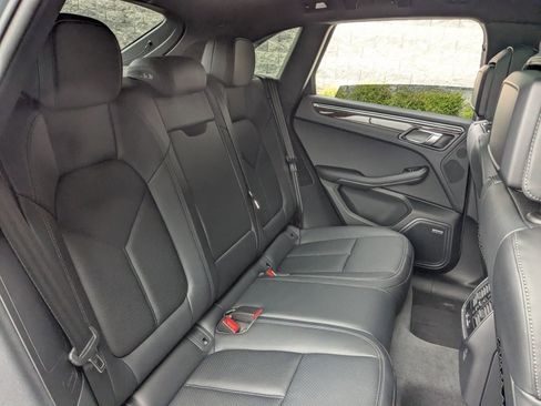 Used 2025 Porsche Macan image 25