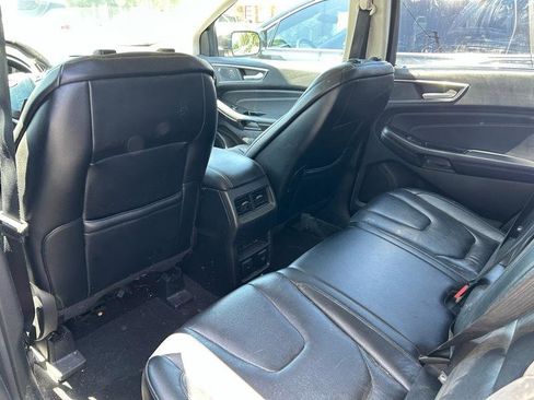 Used 2019 Ford Edge Titanium FWD image 14