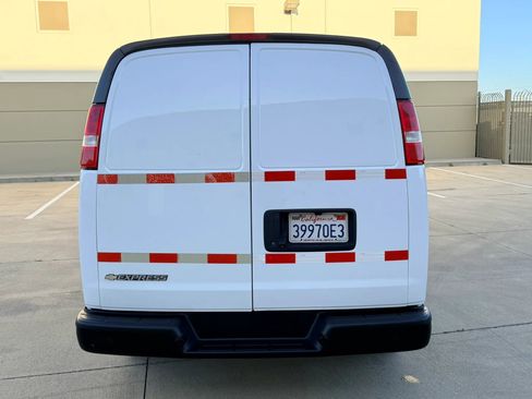 Used 2021 Chevrolet Express 2500 RWD image 6