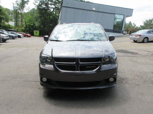 Used 2018 Dodge Grand Caravan GT FWD image 2