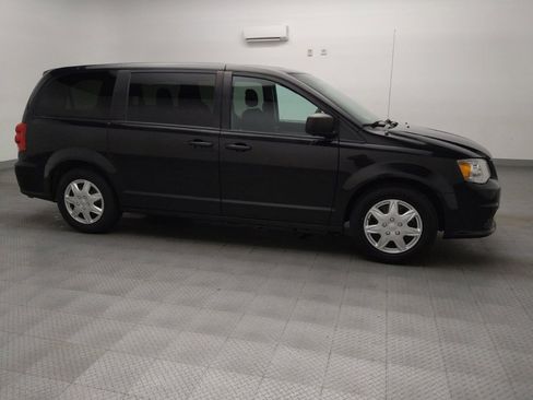 Used 2018 Dodge Grand Caravan SE w/ UConnect Hands-Free Group image 11