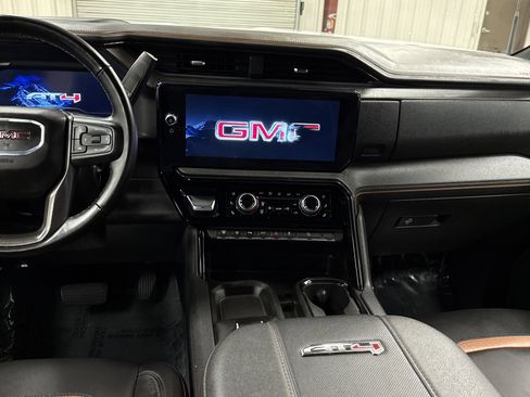 Used 2025 GMC Sierra 2500 AT4 image 16