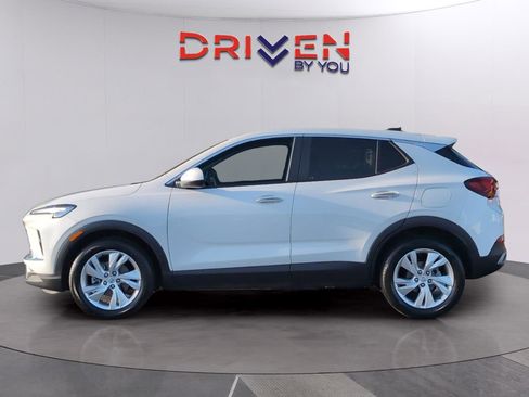 Used 2025 Buick Encore GX Preferred image 2