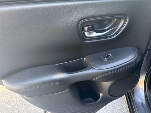 Used 2023 Honda HR-V LX image 15