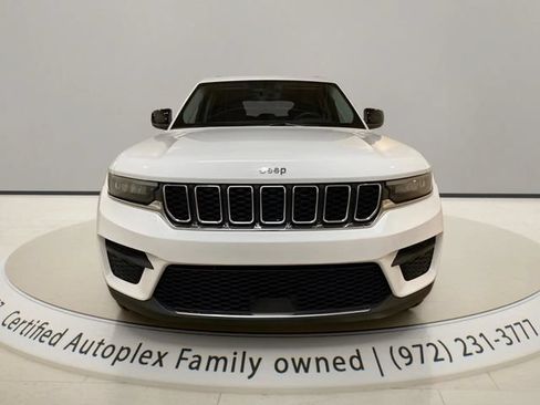 Used 2024 Jeep Grand Cherokee Laredo RWD image 8