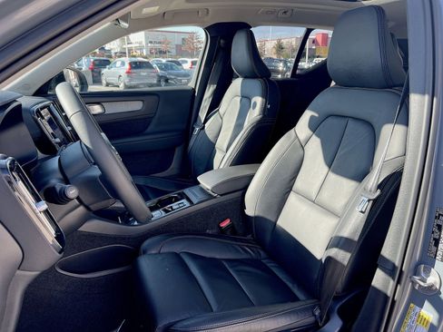 Certified 2023 Volvo XC40 B5 Plus w/ Protection Package Premier image 13