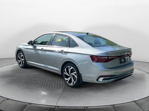 Used 2025 Volkswagen Jetta SEL FWD image 5