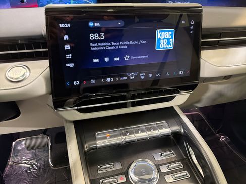 New 2026 Lincoln Nautilus Premier image 17