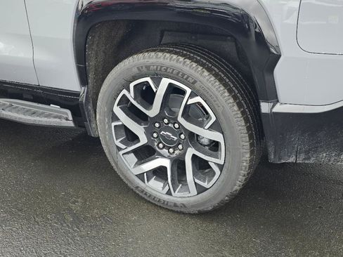 New 2025 Chevrolet Silverado EV RST image 11