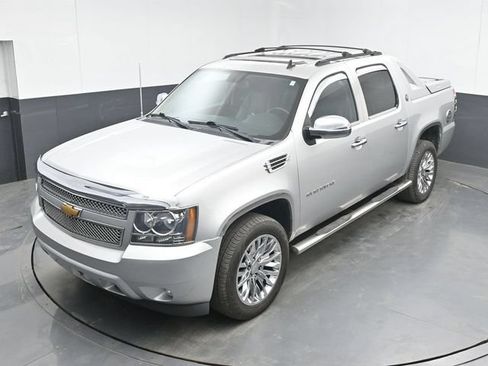 Used 2013 Chevrolet Avalanche LT AWD/4WD image 15