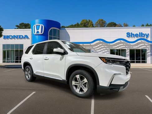 New 2025 Honda Pilot TrailSport image 2