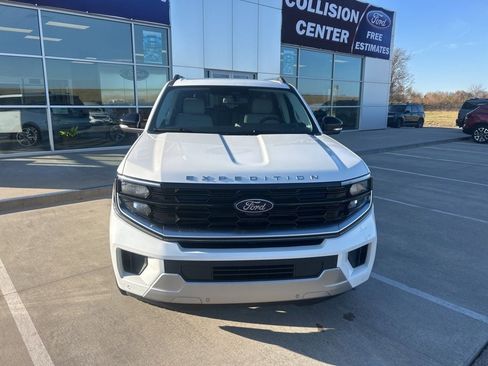 New 2025 Ford Expedition Max Platinum w/ Platinum Ultimate Package image 8