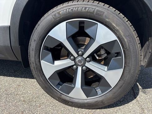 Used 2025 Volvo XC40 B5 Plus AWD/4WD image 10