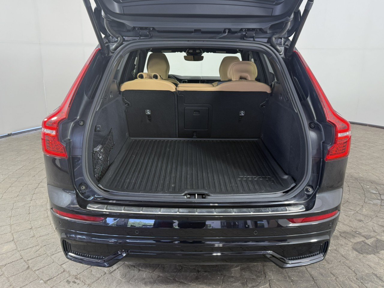 Used 2025 Volvo XC60 B5 Ultra w/ Protection Package Premier AWD/4WD image 7