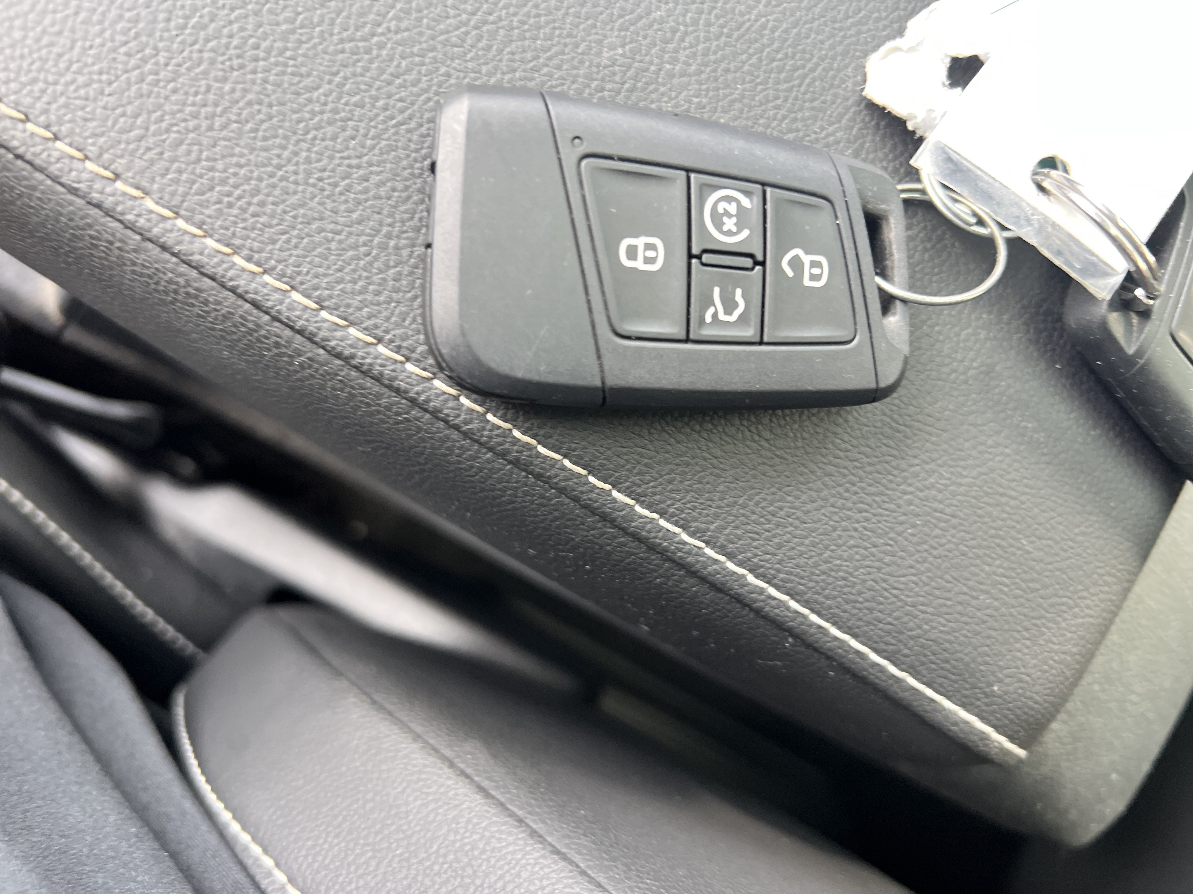 Used 2023 Volkswagen Tiguan SE w/ Panoramic Sunroof Package FWD image 30