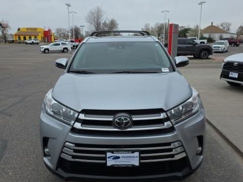 Used 2017 Toyota Highlander Limited Platinum image 8