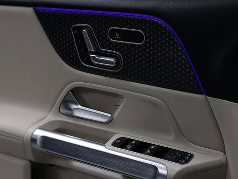 Certified 2026 Mercedes-Benz GLB 250 4MATIC image 23