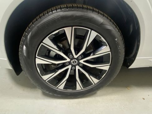 Used 2025 Volvo XC60 B5 Plus image 5