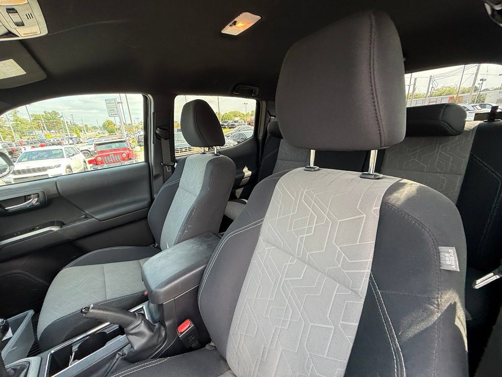 Used 2022 Toyota Tacoma TRD Off-Road w/ Technology Package AWD/4WD image 14