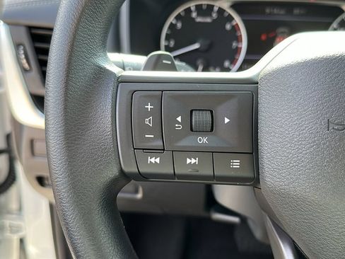 Used 2025 Nissan Rogue S AWD/4WD image 18