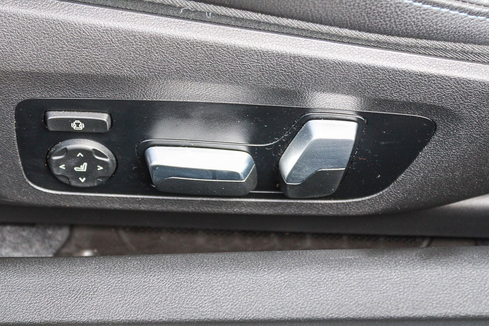 Used 2023 BMW M2 w/ Lighting Package RWD image 21