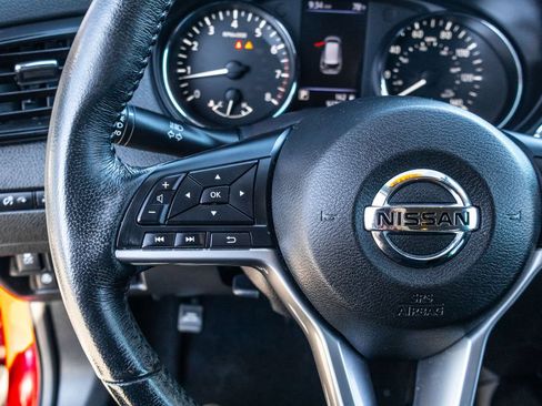 Used 2018 Nissan Rogue SV w/ Premium Package FWD image 38
