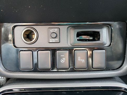 Used 2018 Mitsubishi Outlander AWD image 21