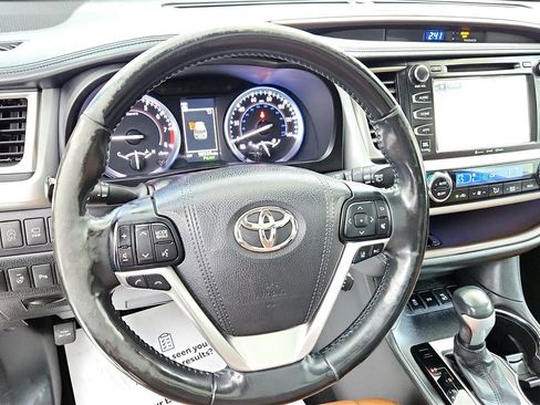 Used 2017 Toyota Highlander Limited Platinum image 23