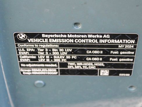 Used 2024 BMW 540i xDrive w/ Premium Package image 28