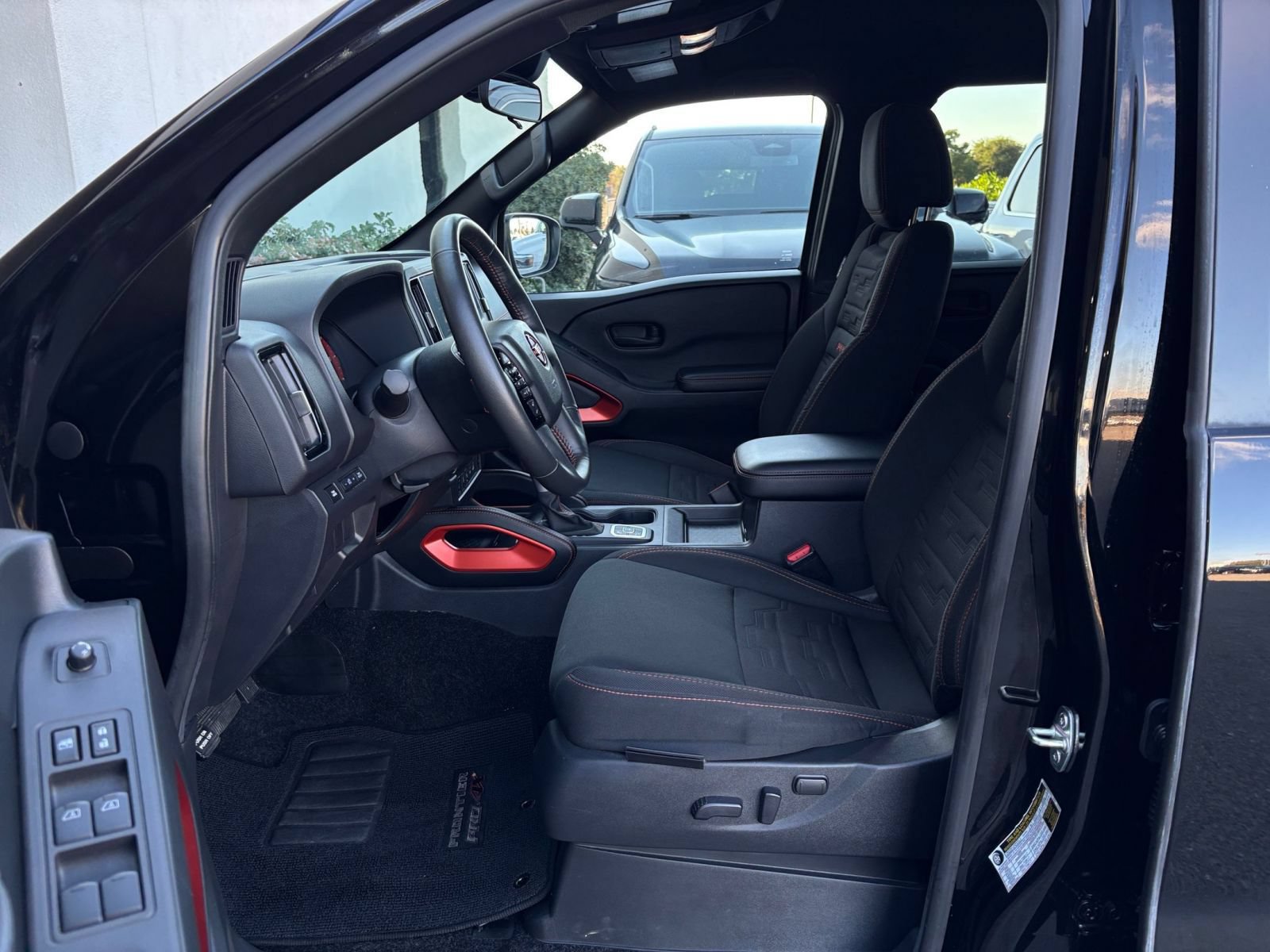 Used 2026 Nissan Frontier PRO-4X AWD/4WD image 28