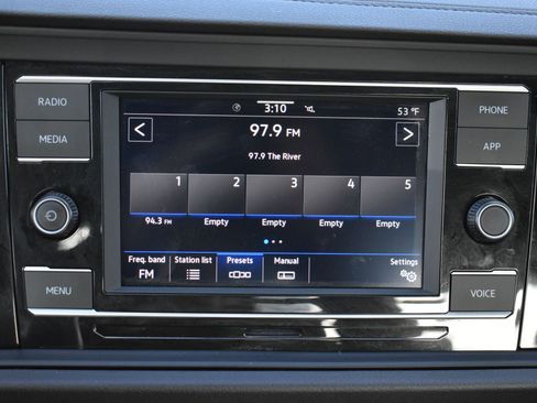 Used 2024 Volkswagen Jetta Sport image 27