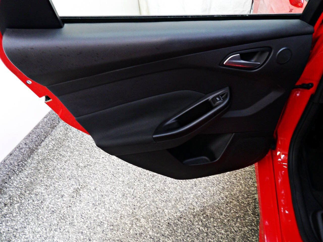 Used 2014 Ford Focus ST w/ Equipment Group 202A FWD image 9