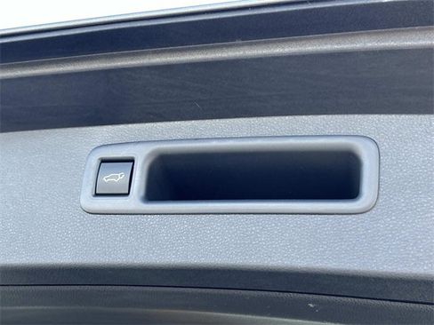 Used 2024 Toyota Highlander LE image 13