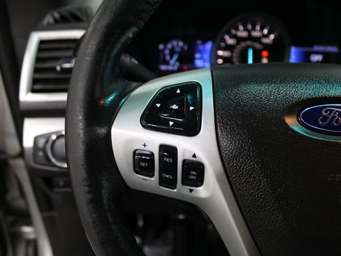 Used 2013 Ford Explorer XLT FWD image 9