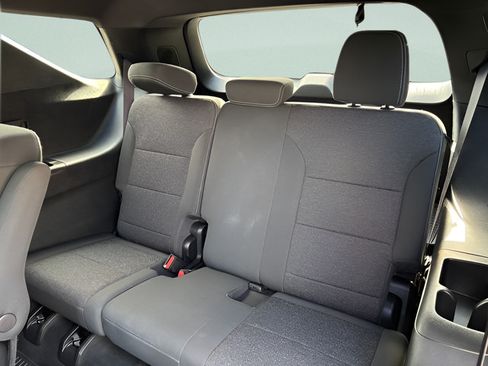 Used 2025 Chevrolet Traverse LT AWD/4WD image 6