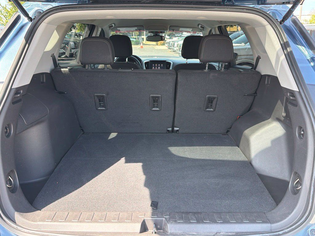 Used 2024 GMC Terrain SLE FWD image 8