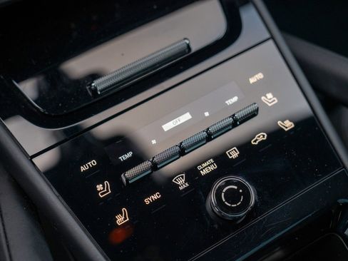 Used 2025 Porsche Cayenne image 20